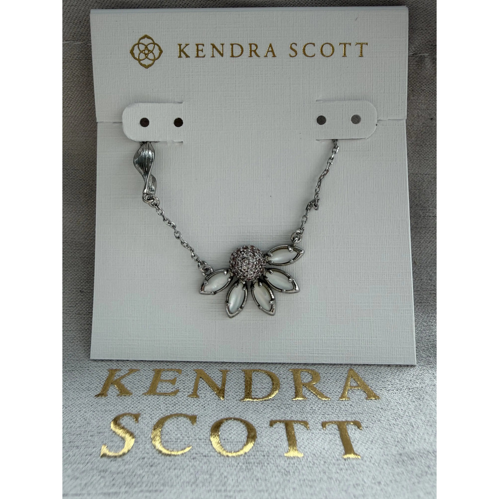 Kendra Scott necklace